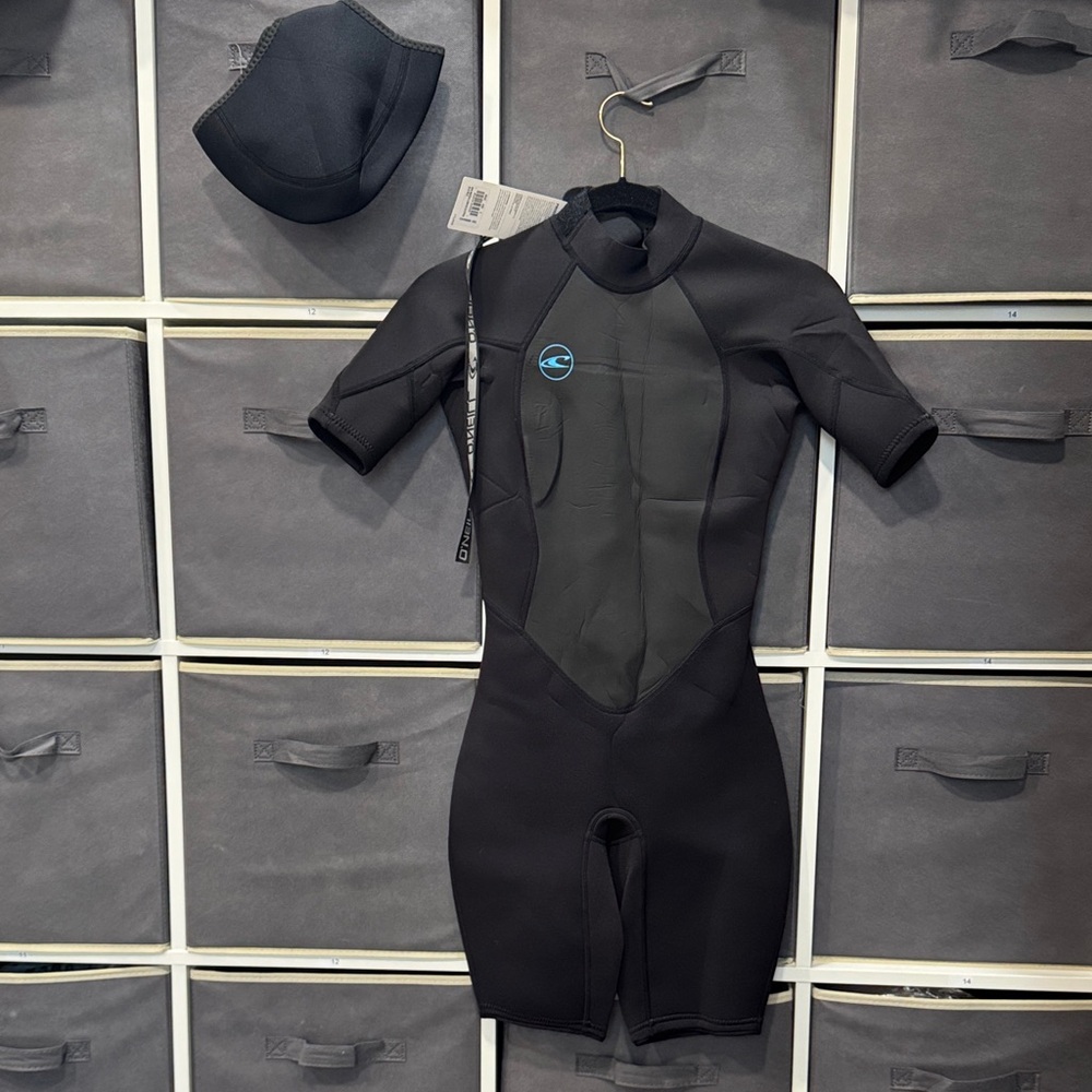 Woman’s O'Neill Black Swim Rashguard with Cap Size 4 New with tags